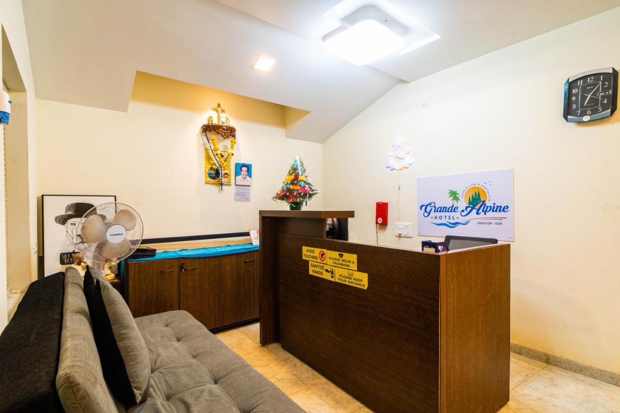 Grande Alpine Hotel Vagator Extérieur photo