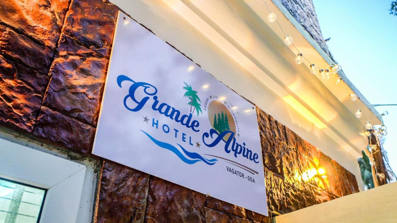 Grande Alpine Hotel Vagator Extérieur photo